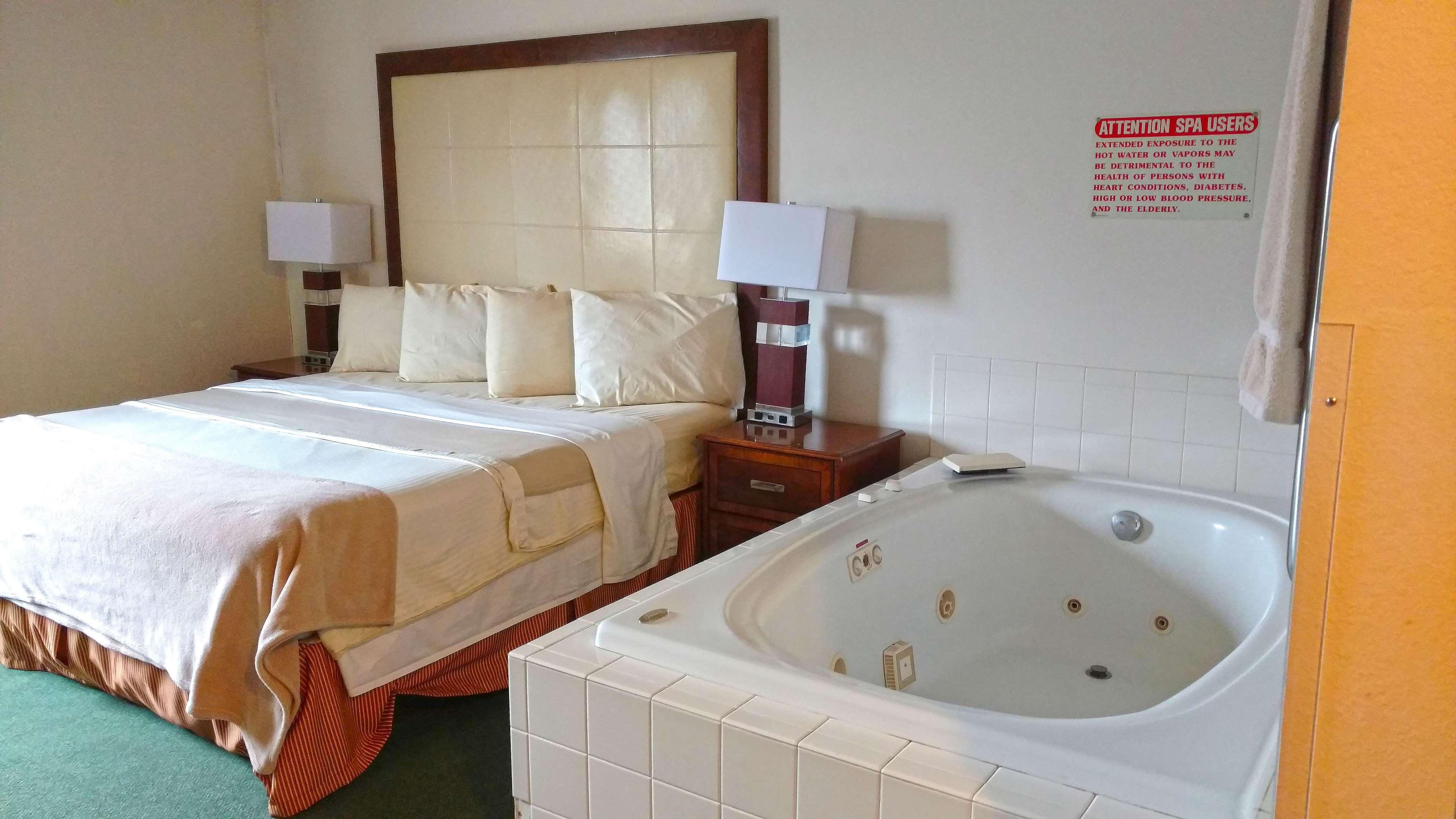 Americas Best Value Inn Zumbrota Exterior photo