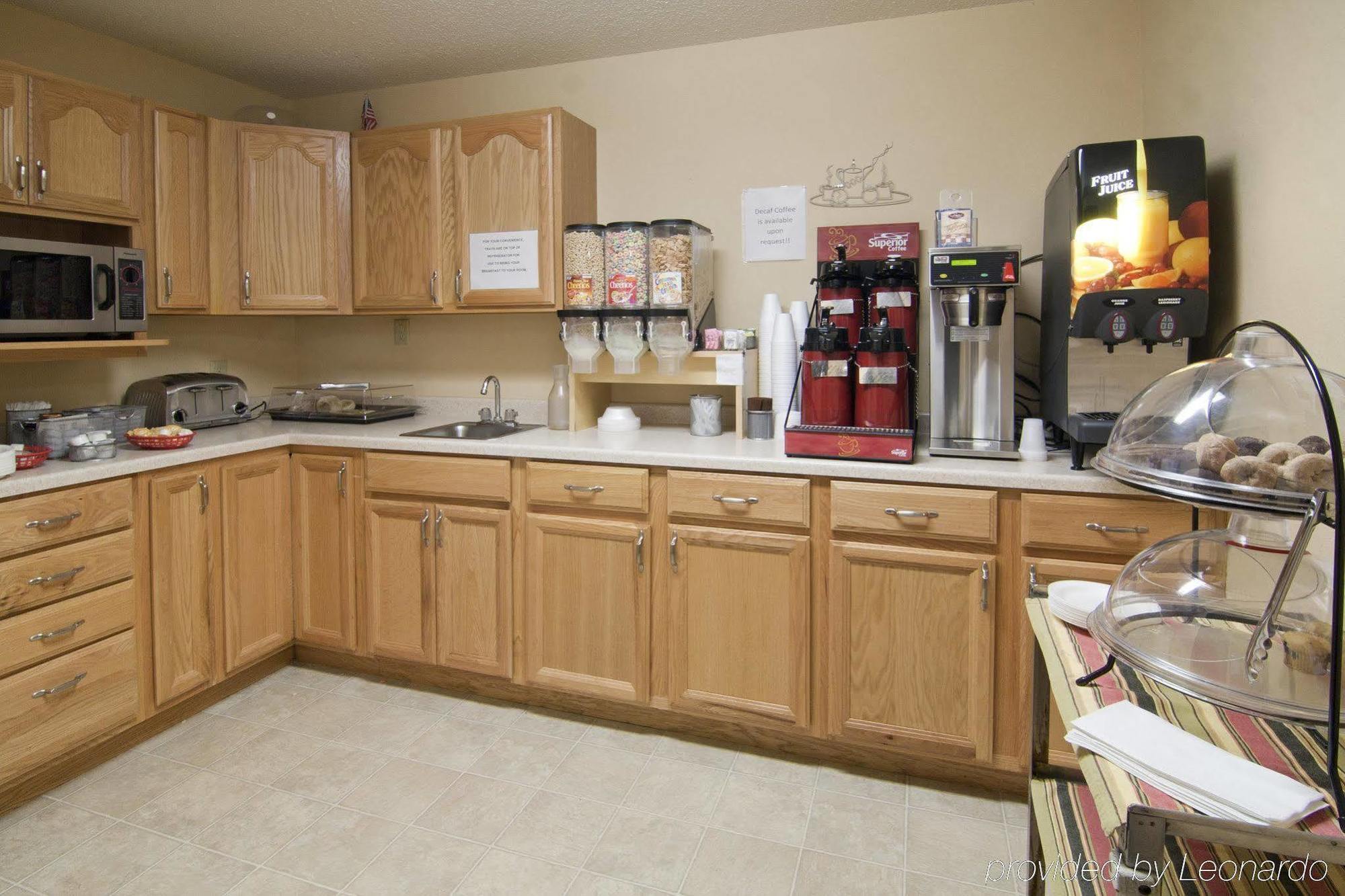 Americas Best Value Inn Zumbrota Restaurant photo